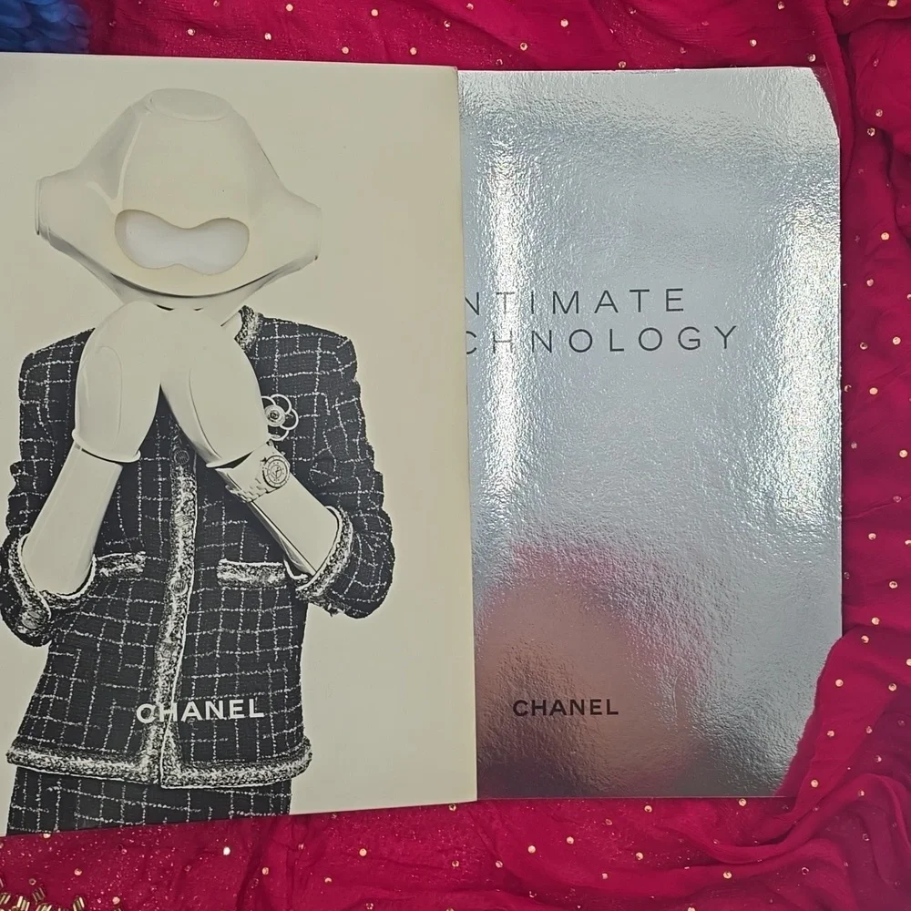 CHANEL Fashion Book Set with Black and White Covers‎
